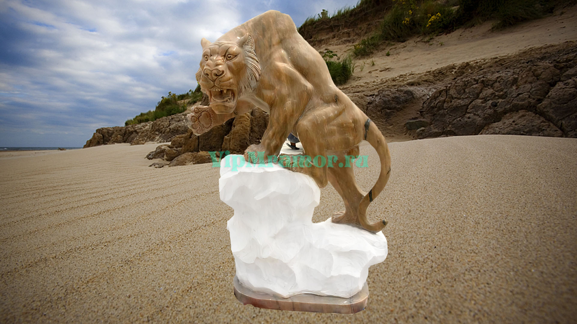 Скульптура льва 030