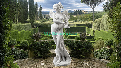 Скульптура женщины из мрамора