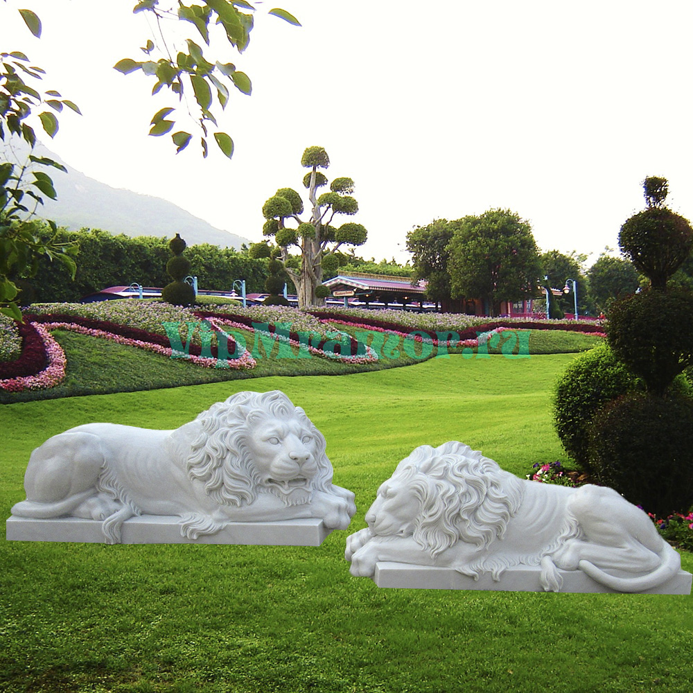 Скульптуры лежащих львов из натурального мрамора