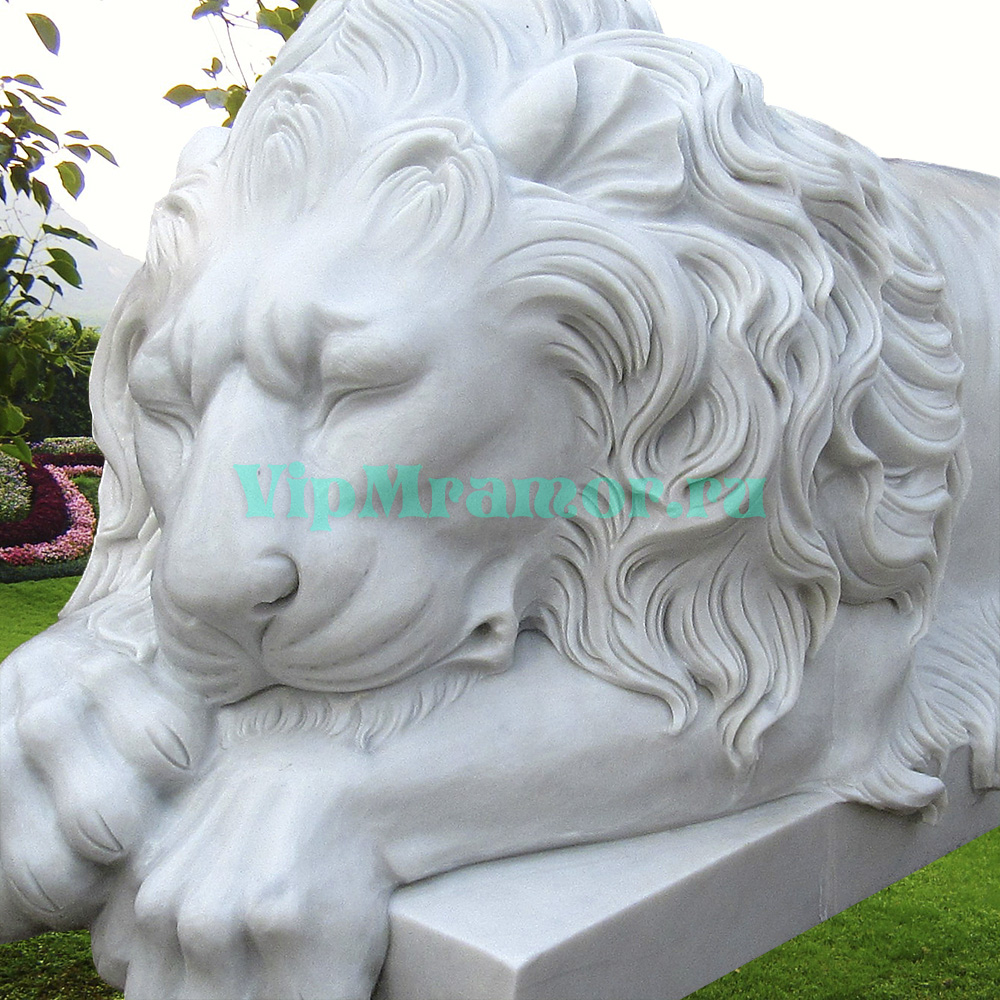 Скульптуры лежащих львов из натурального мрамора